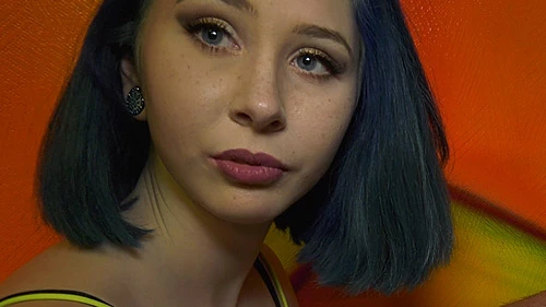 Horny Slut with blue Hair shows how to do a proper Hand- and Blowjob: Ansehen auf EroticOnly.DE